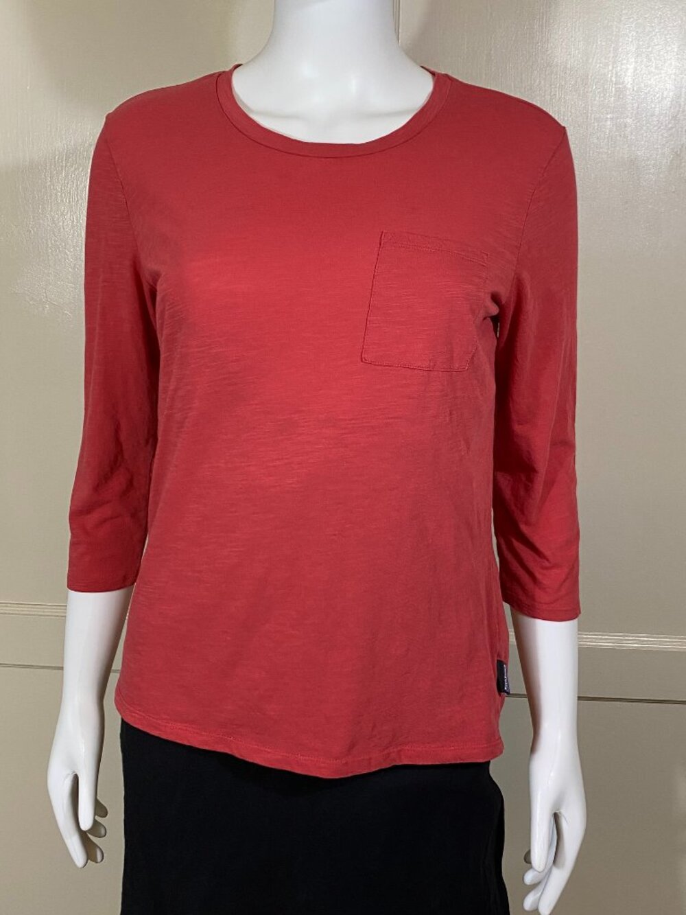 PATAGONIA Women’s Size Small Worn Wear Red 3/4 Sleeve Pocket T-Shirt, Outdoors